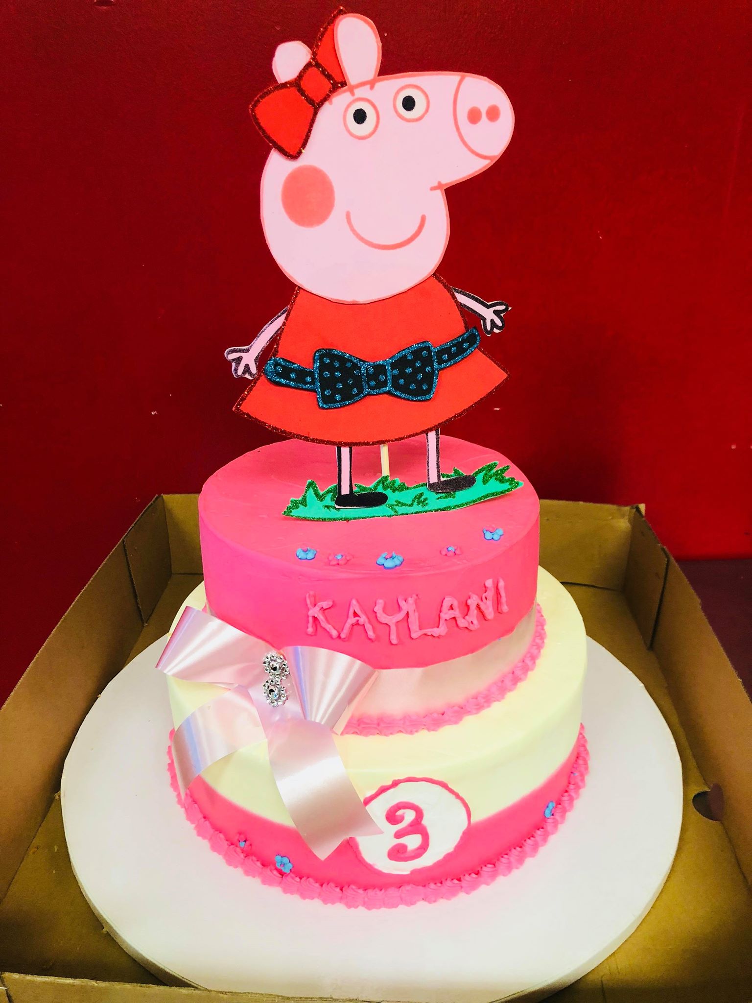 pastel de peppa pig – Pasteles de bodas en Aurora, CO | Pastel de quince  años en Aurora, CO | Pasteles ambientados en Aurora, CO |Pasteles Cisne  Cakes & Pastries | Pasteleria