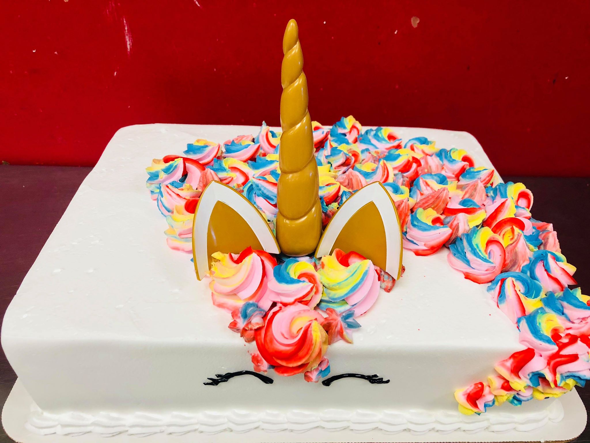 pastel cuadrado de unicornio – Pasteles de bodas en Aurora, CO | Pastel de  quince años en Aurora, CO | Pasteles ambientados en Aurora, CO |Pasteles  Cisne Cakes & Pastries | Pasteleria