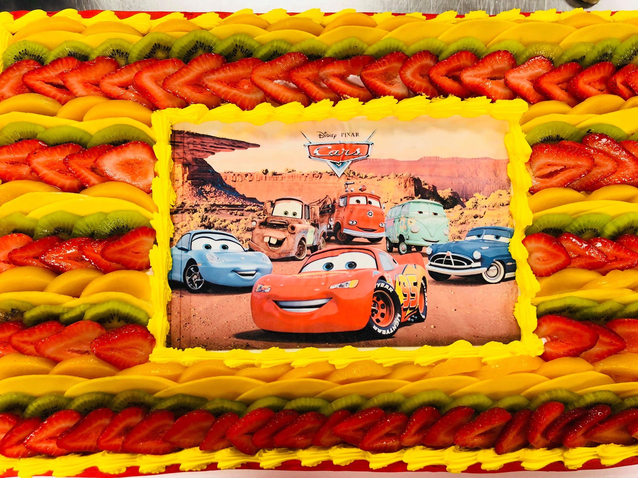 pastel de cars – Pasteles de bodas en Aurora, CO | Pastel de quince años en  Aurora, CO | Pasteles ambientados en Aurora, CO |Pasteles Cisne Cakes &  Pastries | Pasteleria en