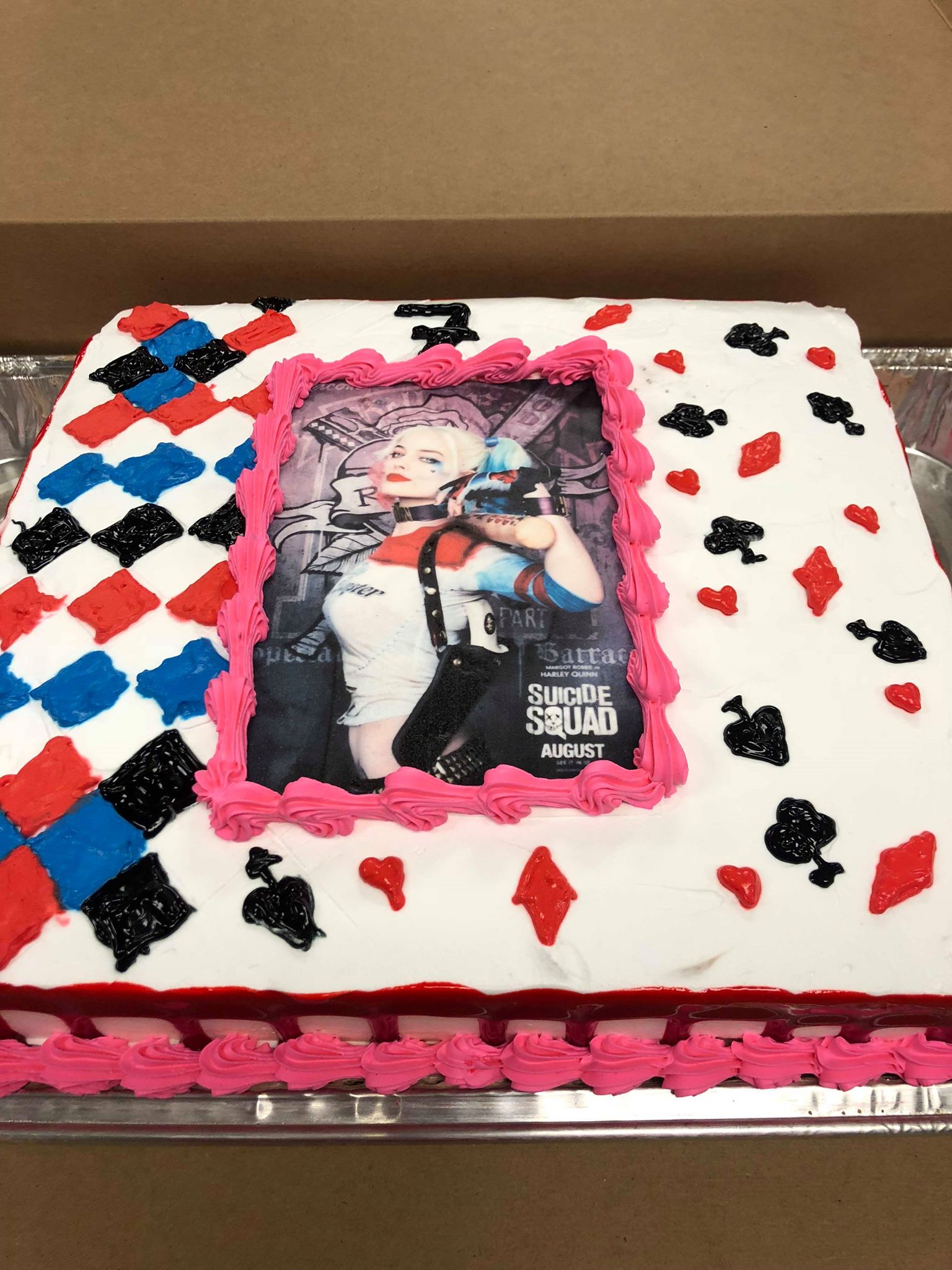 pastel de harley quinn – Pasteles de bodas en Aurora, CO | Pastel de quince  años en Aurora, CO | Pasteles ambientados en Aurora, CO |Pasteles Cisne  Cakes & Pastries | Pasteleria