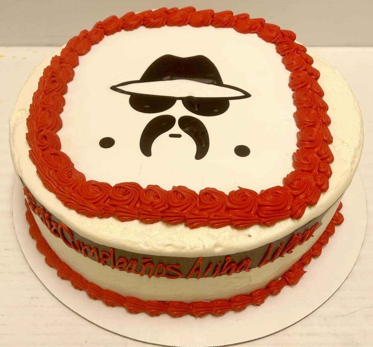 Bigote – Pasteles de bodas en Aurora, CO | Pastel de quince años en Aurora,  CO | Pasteles ambientados en Aurora, CO |Pasteles Cisne Cakes & Pastries |  Pasteleria en Aurora, CO |