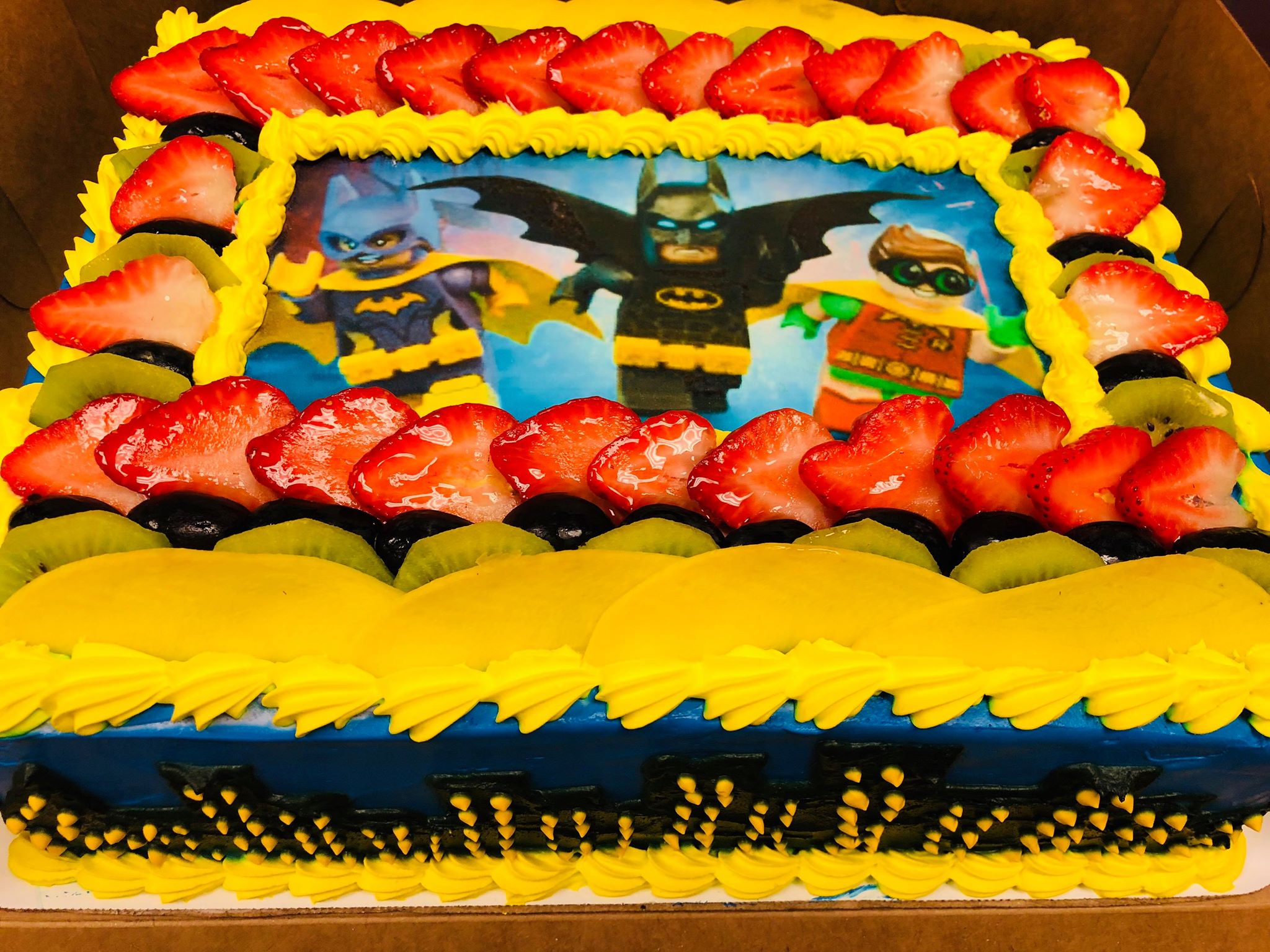 batman – Pasteles de bodas en Aurora, CO | Pastel de quince años en Aurora,  CO | Pasteles ambientados en Aurora, CO |Pasteles Cisne Cakes & Pastries |  Pasteleria en Aurora, CO |